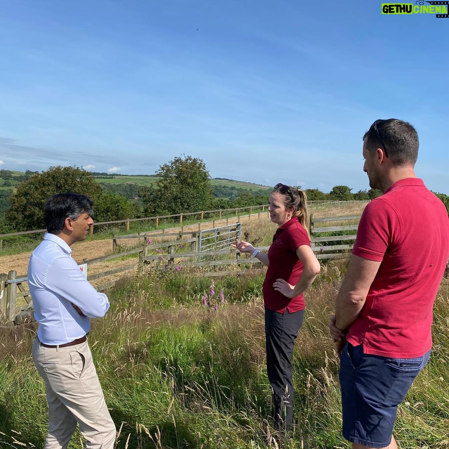 Rishi Sunak - 93K Likes - Glorious day in North Yorkshire.
First I met the up and coming trainer Gemma Tutty at her North York Moors yard and gallops 🐎
Then on to the Year 6 leavers at Bainbridge, Askrigg and West Burton Schools. It was a big day for them as they said farewell before moving on to secondary school.
Nothing beats a busy constituency day in the sun - keep it coming!