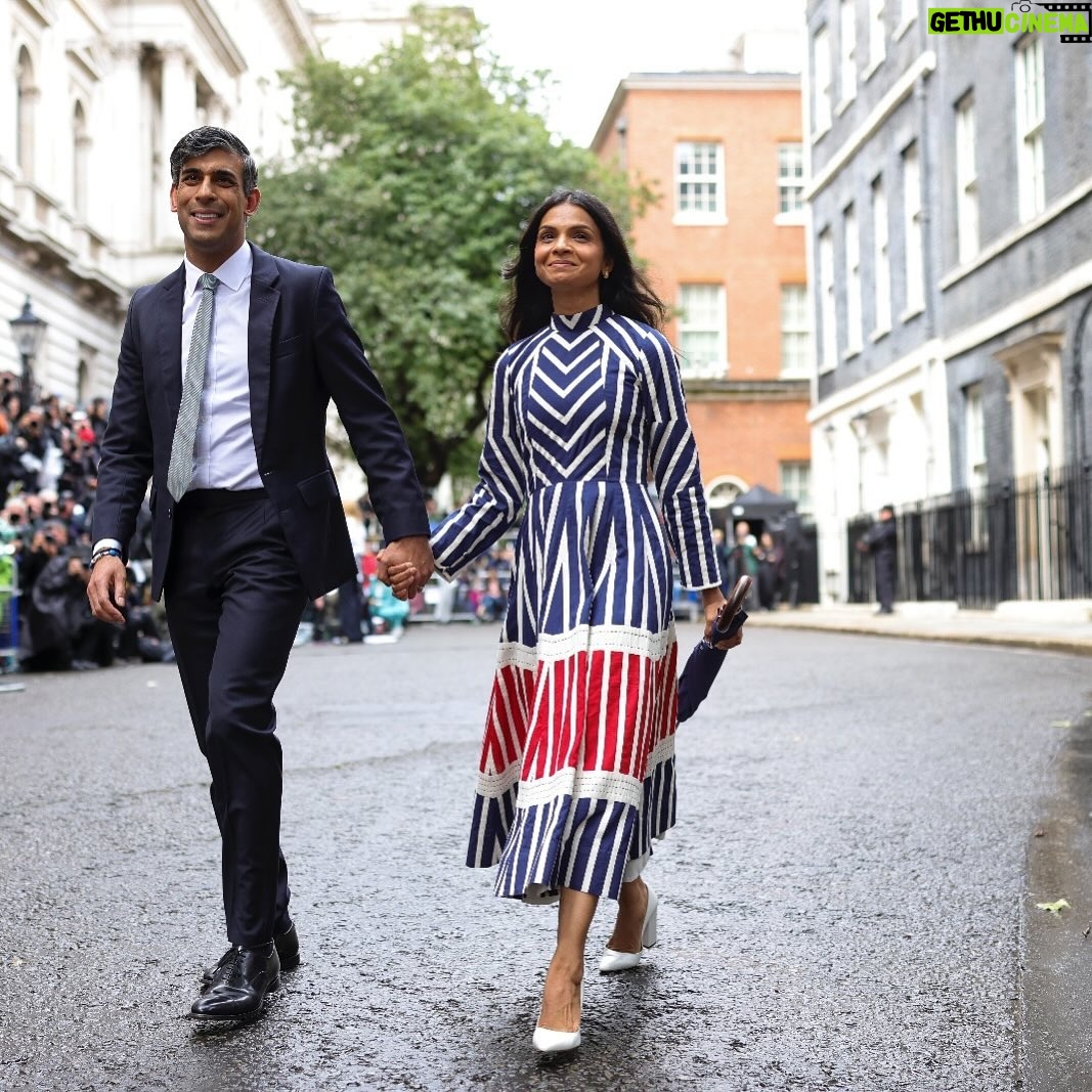 Rishi Sunak - 370.1K Likes - I have given this job my all. But you have sent a clear message, and yours is the only judgement that matters.
This is a difficult day, but I leave this job honoured to have been Prime Minister of the best country in the world.