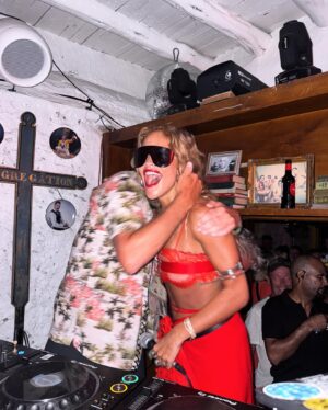 Rita Ora Instagram - Surprised @officialfatboyslim and sang Praising You at @pikesibiza last night!! Pretty iconic if you ask me 💃🎉

📸 @daisydenham