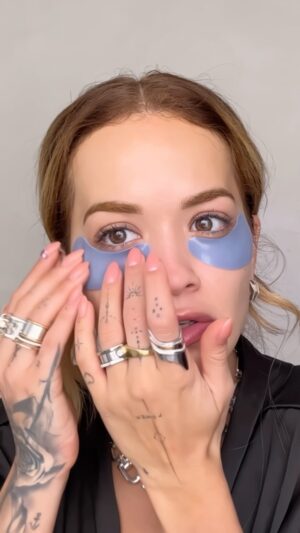 Rita Ora Instagram - Ever wondered what my skincare routine looks like?! My @voguemagazine Beauty Secrets video is LIVE on YouTube! 💄💕

Director: @gabriellereich 
DP: @clurrrwith3rs 
Editor: @paultael 
Associate Producers: @leadonenberg @marisahyazbek 
Filmed at: @sohohouse New York