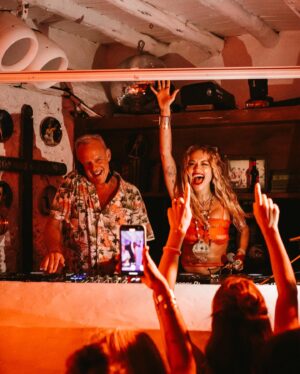 Rita Ora Instagram - Surprised @officialfatboyslim and sang Praising You at @pikesibiza last night!! Pretty iconic if you ask me 💃🎉

📸 @daisydenham