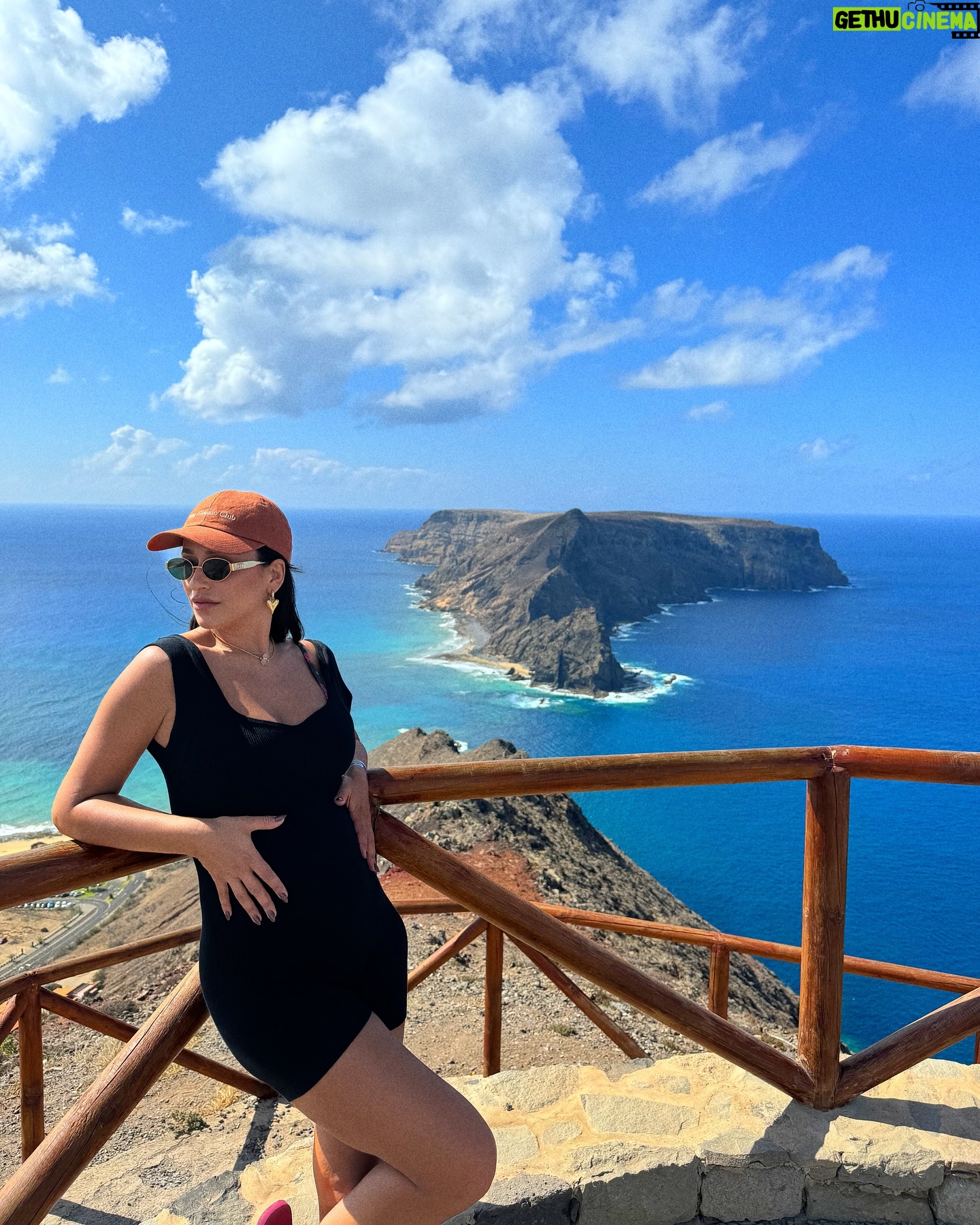 Rita Pereira - 58.7K Likes - E pronto, estas são só para deixar as memórias de umas férias em família super zen.
Das praias mais bonitas que estive. Água quente e cristalina para onde quero voltar em breve.
O meu pai também ficou fã mas, tal como eu, triste por não comermos lapas (estava proibida a apanha 😫😫😫) portanto estamos à procura das melhores lapas grelhadas do continente!!! Queremos dicas 😉
Ahhhh e também estou à procura de um Dragoeiro para plantar no meu jardim!!! Achei lindosss!!!
Até já Porto Santo 🫶🏾🌴
#portosanto #islandlife #portugal #travel #family #familyvacation #love