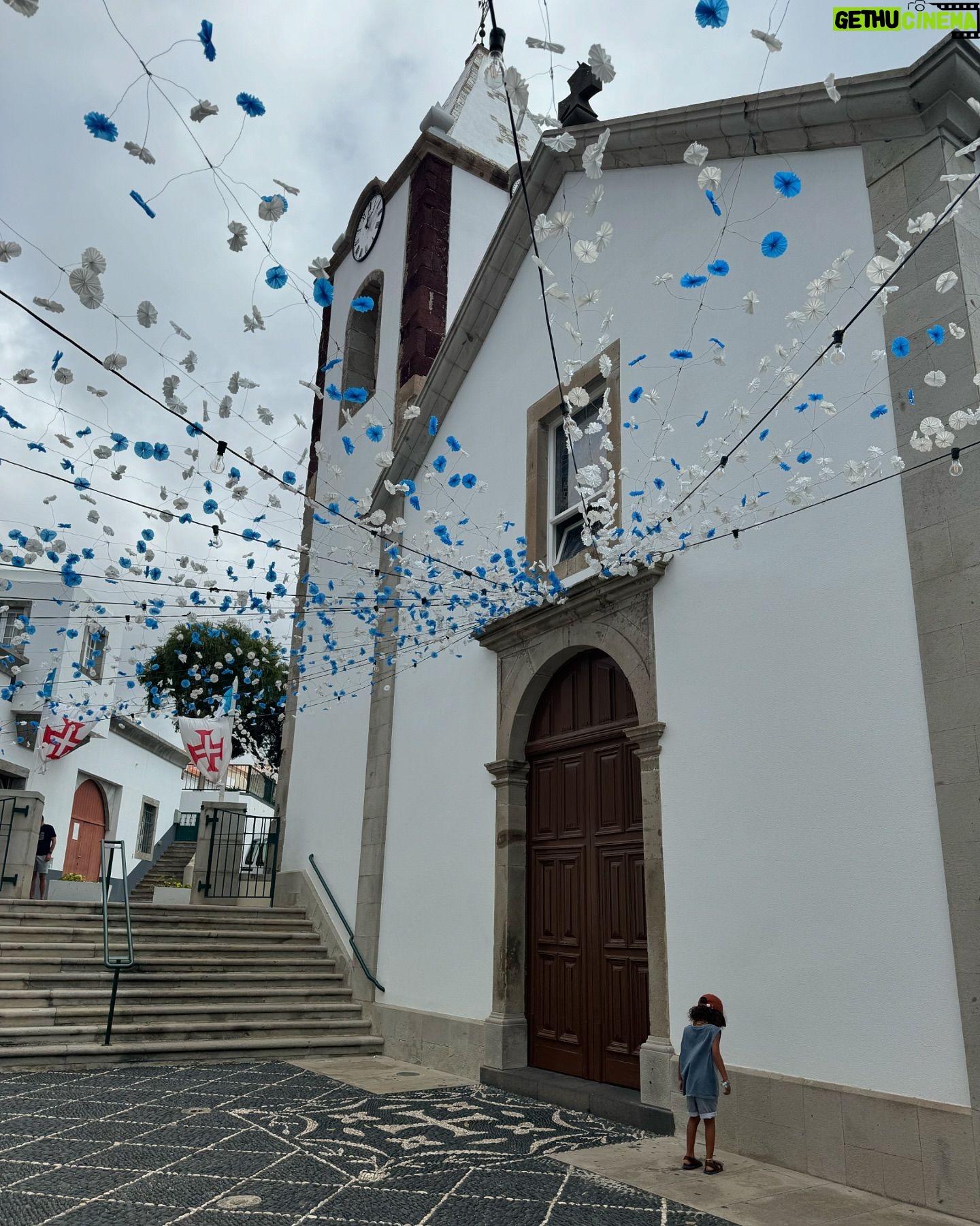 Rita Pereira - 58.7K Likes - E pronto, estas são só para deixar as memórias de umas férias em família super zen.
Das praias mais bonitas que estive. Água quente e cristalina para onde quero voltar em breve.
O meu pai também ficou fã mas, tal como eu, triste por não comermos lapas (estava proibida a apanha 😫😫😫) portanto estamos à procura das melhores lapas grelhadas do continente!!! Queremos dicas 😉
Ahhhh e também estou à procura de um Dragoeiro para plantar no meu jardim!!! Achei lindosss!!!
Até já Porto Santo 🫶🏾🌴
#portosanto #islandlife #portugal #travel #family #familyvacation #love