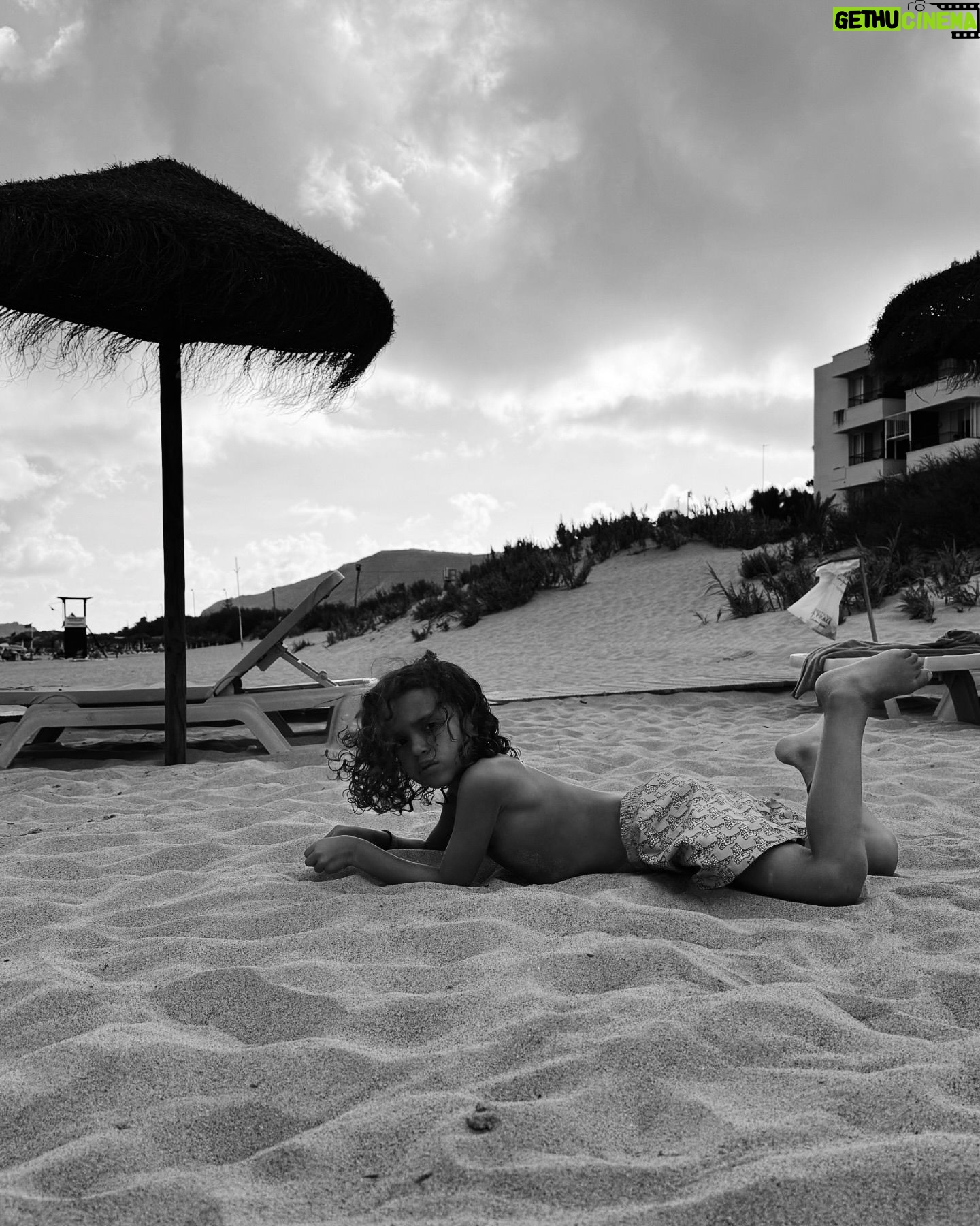 Rita Pereira - 59.3K Likes - Estão a ser dias tão tranquilos e bem passados em família.
Obrigada @vilabaleira por esta paz 🤎
#portosanto #madeira #vilabaleira #vilabaleirasuites #familytrip #familyvacation #parceria
