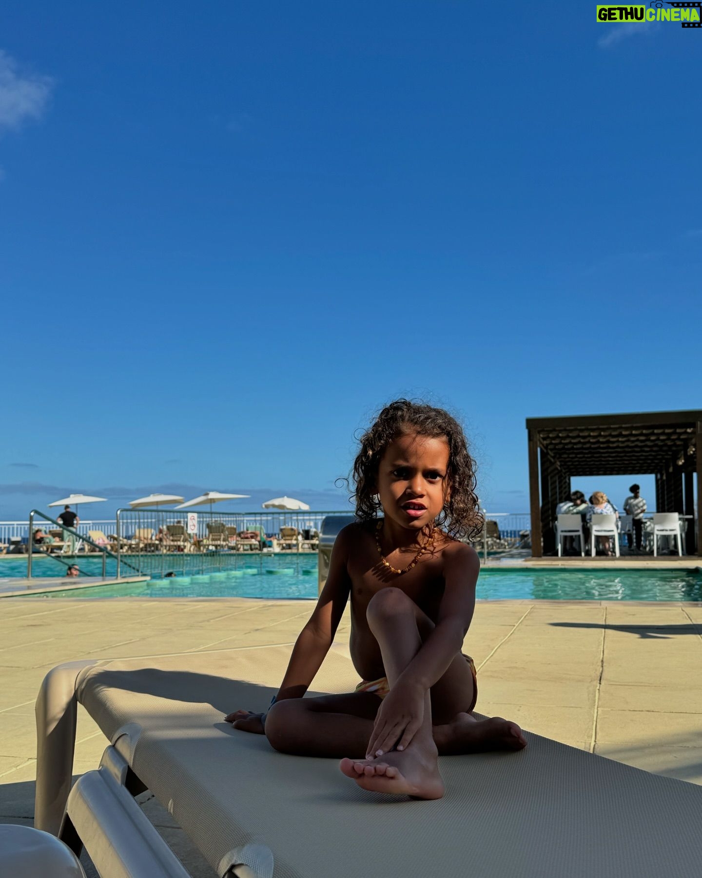 Rita Pereira - 59.3K Likes - Estão a ser dias tão tranquilos e bem passados em família.
Obrigada @vilabaleira por esta paz 🤎
#portosanto #madeira #vilabaleira #vilabaleirasuites #familytrip #familyvacation #parceria