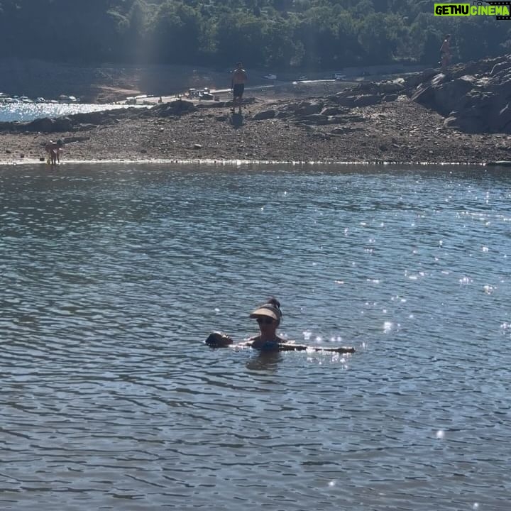 Rita Pereira - 55.9K Likes - Nasci e cresci em frente à praia mas desde bebé que passei férias no campo, em ribeiras, praias fluviais, fosse em casa dos meus avós na Beira Beixa, fosse a acampar por Portugal.
Sempre disse que seria algo que quereria partilhar com os meus filhos. Estou a cumprir a promessa e o Lonô também está a adorar. Já estou ansiosa para que tenha idade de ir para os escoteiros ✌🏾
Passei dias maravilhosos aqui em Pedrógão Grande (e arredores). Obrigada @bernardorgoncalves e @tiagocareto 🤎
Do que gostam mais nas férias, praia ou campo?!