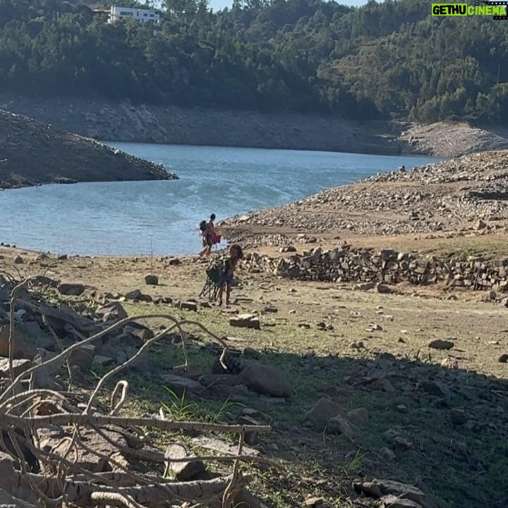 Rita Pereira - 55.9K Likes - Nasci e cresci em frente à praia mas desde bebé que passei férias no campo, em ribeiras, praias fluviais, fosse em casa dos meus avós na Beira Beixa, fosse a acampar por Portugal.
Sempre disse que seria algo que quereria partilhar com os meus filhos. Estou a cumprir a promessa e o Lonô também está a adorar. Já estou ansiosa para que tenha idade de ir para os escoteiros ✌🏾
Passei dias maravilhosos aqui em Pedrógão Grande (e arredores). Obrigada @bernardorgoncalves e @tiagocareto 🤎
Do que gostam mais nas férias, praia ou campo?!