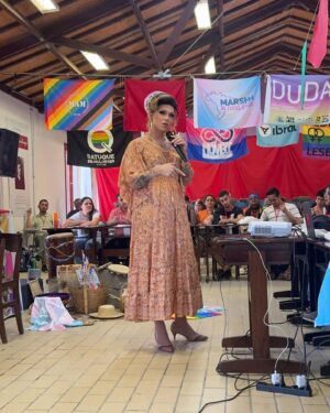Rita von Hunty Instagram - Mais um dia de formação para o @movimentosemterra !!!!

Desta vez montada e diretamente da plenária Rosa Luxemburgo na escola de formação nacional Florestan Fernandes para um curso com lideranças do mst e de outros novimentos sociais que atuam em seus territórios na luta contra as violência de gênero, sexuais e de intolerância contra minorias!

Estes 2 dias intensos de debate, formação e partilha me deram muito prazer e força! Agradeço a cada pessoa que esteve conosco na jornada formativa e também àquelas que tornaram o encontro possível.

Viva a reforma agrária!
Viva o MST!
Viva a diversidade e a construção do poder popular no nosso país!