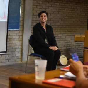 Rita von Hunty Instagram - O sorriso no rosto de quem pôde, mais um ano, contribuir com a formação nacional de quadros do @movimentosemterra !!!

Ontem eu estive na Escola Nacional de Formação Florestan Fernandes para contribuir na 2ª semana do ciclo nacional de formação. Nosso eixo eram as relações humanas e a emancipação. E nosso tema era "Ao capital interessa a violência, nossa é a emancipação."

Propus um dia de curso voltado a pensar as relações de poder através do Materialismo histórico dialético e como as ditas "minorias" são constituidas no processo de violência e dominação. 

Agradeço muito aos mais de 80 companheiros e companheiras de todo país que estiveram em sala comigo desde de manhã até o final do dia :)

Viva a reforma agrária! Viva nossa solidariedade de classe e viva o MST!