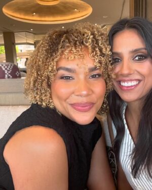 Ritu Arya Instagram - Phoenix with @emmyraver 💕 TUA S4 drops tonight at midnight pacific time on @netflix ! 🌪️🌪️🌪️🌻🌻🌻 @umbrellaacad