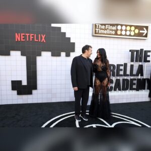 Ritu Arya Instagram - to my umbrella family - it is truly incredible to get to celebrate this experience of a lifetime with all of you. forever grateful to everyone - the fans, the cast, the crew - I love you all. 

now let’s do this thing, lila’s got a few more disguises left in her. TUA S4 this thursday aug 8th 💜

Hair: Kiki Heitkotter - @kikihaircutter 

Makeup: Kat Thompson - @kattthompson 

Styling: Sonia Young - @soniayoungstyle

Art by @trixirita
