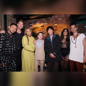 Ritu Arya Instagram - to my umbrella family - it is truly incredible to get to celebrate this experience of a lifetime with all of you. forever grateful to everyone - the fans, the cast, the crew - I love you all. 

now let’s do this thing, lila’s got a few more disguises left in her. TUA S4 this thursday aug 8th 💜

Hair: Kiki Heitkotter - @kikihaircutter 

Makeup: Kat Thompson - @kattthompson 

Styling: Sonia Young - @soniayoungstyle

Art by @trixirita