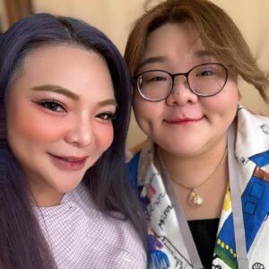 Riva Chang Instagram - 結束了幾天在 #福州  的直播行程！
一樣是充滿愛的團隊❤️
像家人們的戰隊❤️
感謝福州這個～有福之州！！

現在我們即將前往下一個城市為大家效命！
繼續帶給大家更多溫暖與歡樂❤️

現在我們即將前往 #廈門 也期待有機會與大家相遇！
現在開始的每一次都很期待會到那裡與大家見面，帶給大家不同的美景跟故事！

也請大家多多支持我們～也恭喜我們昨天又
 #爆單啦 🎉

謝謝米苔目的乾阿公一路的照顧 @lei.wang 

另外我的兩件衣服都是來自～
@ob_design  @ob_cloudgirl 
棉花糖女孩的天堂👍🏿