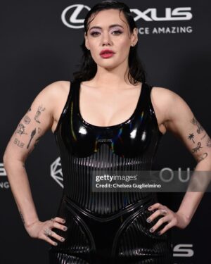 Rivkah Reyes Instagram - i tHiNk i LiKe tHiS LitTlE LiFe 🤪✌🏽🐣
no but fr things have been abundant and shiny and cute against all odds and for that I must celebr8 

1. @queerty awards, hmu by @kacytatus 
2. yes I still use x
3. @kelsey.randall shoot with @joellegrace, hmu by @destinyvenice 
4. sext 
5. nothing to see here just sitting in my living room
6. @neversorryband show at Mel’s
7. me & all my friends
8. me & my dog