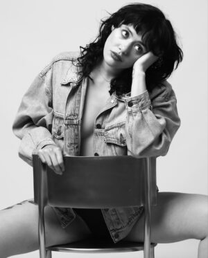 Rivkah Reyes Instagram - I’ve been told I give good chair
📸: @mirror.la