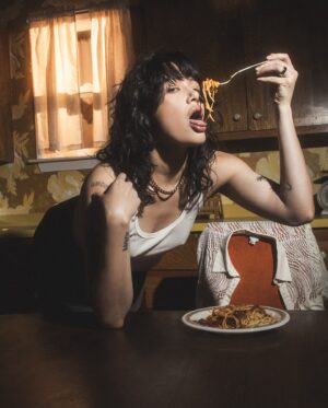Rivkah Reyes Instagram - feeling spiritually italianx these days 🤌🏼🍝
📸: @justoffthesix 
💄: @shesabean
