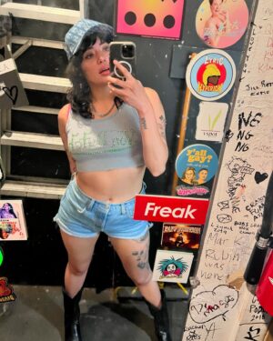 Rivkah Reyes Instagram - working it out on the remix with the girl in the mirror 💚