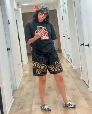 Rivkah Reyes Instagram - working it out on the remix with the girl in the mirror 💚