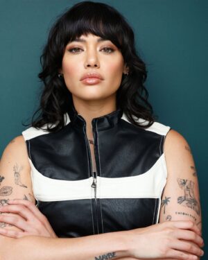 Rivkah Reyes Instagram - someone once told me i gave “unapproachable vibes” but i don’t really see why

📸: @huebnerheadshots 
💄: @kacytatus