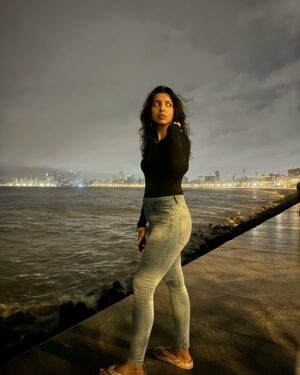 Riya Deepsi Instagram - Beautiful but misunderstood 🥰
Also this song is living in my mind rent free 😂
#insta#post#just#marinedrive#night#click#love#explorepage#taubatauba#breeze#windy