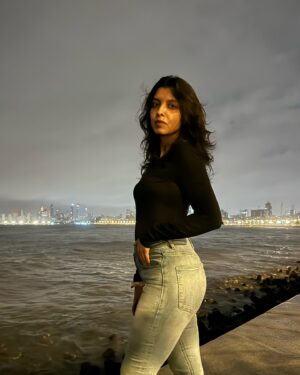 Riya Deepsi Instagram - Beautiful but misunderstood 🥰
Also this song is living in my mind rent free 😂
#insta#post#just#marinedrive#night#click#love#explorepage#taubatauba#breeze#windy
