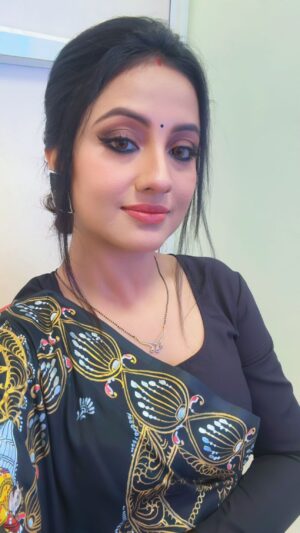 Riya Dey Instagram - Obsessed with this song ❤️
Some random expressions which somehow I guess matching with the lyrics.. isn’t it?😉
#love #live #laugh #loveyourself #spreadlove #onelife #spreadpositivity #actress #riyadey