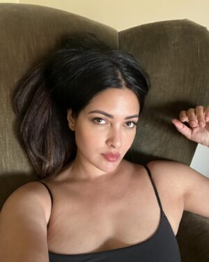 Riya Sen Instagram - Booked a one-way ticket to Couchville ! 📺 

#travel #California #Love #photooftheday