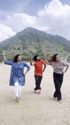 Riya Vishwanathan Instagram - Porapokula oru reelu !!! 
.
.
Vc @vasanth_vk2424 
.
.
#reels #reelsinstagram #reelsvideo 
#reelitfeelit #exploring #happydrive 
#riyavishwanathan
