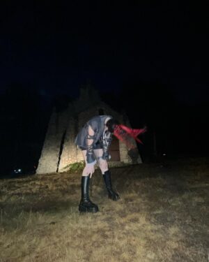 Rizha Instagram - @covaledafest gracias por acompañarme aunque se estuviera cayendo el cielo los quiero mucho 🖤 🕸🍄 🐁 🌲