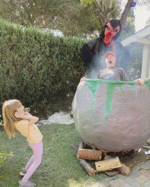 Rob Huebel Instagram - Showing my daughter what happens when we don’t do our homework. 

(Photo and construction by @dpfrankbarrera. Go see his haunted street by S. Pasadena Library)