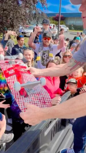 Rob 'Sluggo' Boyce Instagram - Thank you Northern Vancouver Island. You showed up big time. The amount of love I received from each of these communities yesterday was humbling. Sayward, McNeill and Hardy, thank you for letting me come into your community to share skateboarding with your youth. I heard thank you yesterday more than anywhere else I’ve been this summer ❤️🛹
#polite #thankyou #thankyouskateboarding #skateboardingisfun #skateboard #skate #vancouverisland #sayward #porthardy #portmcneill #love #community #giveaway #thereddragons #future #canada #britishcolumbia #pma #pnw #happy