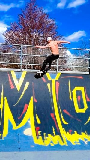 Rob 'Sluggo' Boyce Instagram - I’m thankful spring is here 🌸🙏 Do you want to be the coolest aunt or uncle in the world ? Head into your local skateboard shop and grab your niece or nephew a brand new complete skateboard. They will never forget it. #demos #happiness #gratitude #skatepark #skateordie #sun #blueskies #skater #foreveryoung #family #skateshop