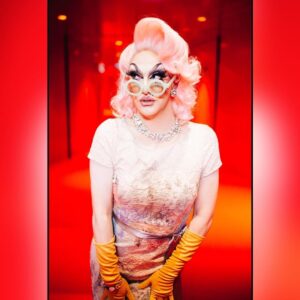 Robbie Turner Instagram - Pink to make the boys wink. -
-
-
#PinkIsMySignatureColor #dragrace #robbieturner #PinkHairDontCare #ThinkPink #vintage #illtellyouforfree #beautyisthebestrevenge -
-
-
@rupaulsdragrace @wowreport @vh1 @logotv @rupaulsdragcon -
-
-
Bookings: @executiveprandtalent 📸 @gabrielgastelum 💇🏻‍♀️💄 @lucy_paradisco 🕶 @pinupinapack 🧤 @prettyparlors 👗 @anthropologie 
Necklace @jcrew 
Earrings: my grandmother’s