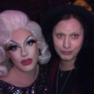 Robbie Turner Instagram - Old friends. @thejinkx -
-
#BeautyIsTheBestRevenge #drag
#SisterWives #illtellyouforfree #outofdrag #jinkxmonsoon #dragrace #robbieturner #tooreal -
-
-
@rupaulsdragrace @wowreport @vh1 @logotv @rupaulsdragcon -
-
-
Agent: @executiveprandtalent 💄 @lucy_paradisco 💇🏻‍♀️ @bobbiepinzdotcom 
Cosmetics @sugarpill