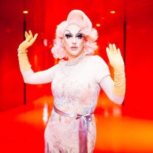 Robbie Turner Instagram - It’s up to you to find beauty in the ugliest of days.
-
-
-
#maybeshesbornwithit #dragrace #robbieturner #illtellyouforfree #draglife #pinkhairdontcare -
-
-
@rupaulsdragrace @wowreport @vh1 @rupaulsdragcon @logotv -
-
-
📚 @executiveprandtalent 📸 @gabrielgastelum 💄💇🏻‍♀️ @lucy_paradisco 🧤 @prettyparlors 👗 @anthropologie 🏢 @seattlepubliclibrary