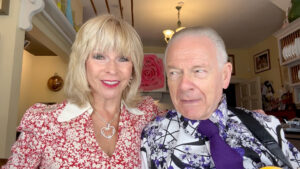Robert Fripp Instagram - Toyah & Robert's Upbeat Moments this week features the upbeatness of performing on the Field Of Avalon stage at Glastonbury to a wonderful audience, an in-retrospect-houmorous-event of the life on the road (through country lanes in west Dorset), Tubthumping being sang by Dunstan Bruce at the funeral of a very dear friend... Today at 19:00 CEST (6pm BST) on YouTube and Facebook.

And tomorrow at 13:00 CEST (12pm BST), a vintage Sunday Lunch: Blind

#toyahwillcox #robertfripp #toyahandrobert #sundaylunch #upbeatmoments