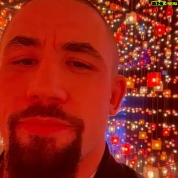 Robert Whittaker - 37.4K Likes - More tiring than fighting…🤣 Amazing fun but time to get back to the gym 👊🏽
#lunaparksydney