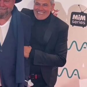 Roberto Enríquez Instagram - Roberto Enríquez y Mario Zorrilla en el photocall de la Gala de los Premios Mim Series 2021

📹: Video gentileza de Laura Aguirre @lauritzaguirre