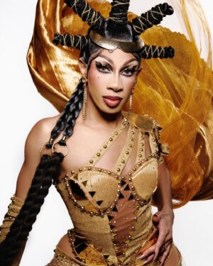 Robin Fierce Instagram - 🌞I can be your Sun. Just orbit me, never run🌞

#TheEclipse 🌞🌝🌑

💇🏽‍♀️- @the1stvanitymirror 
👗- @jeffreykellydesigns 
📸- @alyssabarkerphoto
