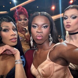 Robin Fierce Instagram - Welcome to the stage, Emmy award winning, Robin Fierce! The fiercest of them all!

Wow, thank you for an amazing ride @rupaulsdragrace!

👗: Me 
* assists from @nataliathefierce on the hood *
💇🏽‍♀️: @iammoheart