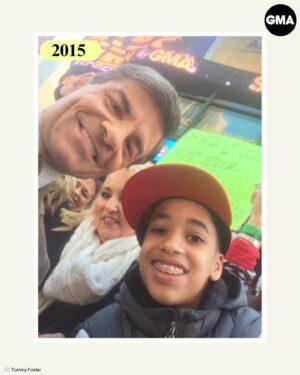 Robin Roberts Instagram - He is collecting selfies like they’re infinity stones! 🤳

Long before he worked here, our booking producer @tommyfoster_’s family made it a tradition to stand outside our GMA studio and grab pics with our co-hosts — and this morning, he finally got his selfie with @robinrobertsgma LIVE from the anchor desk. 

Swipe 👉 to see more.