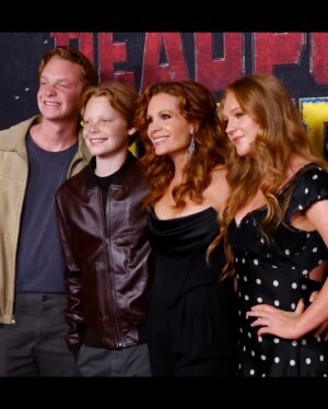 Robyn Lively Instagram - What a THRILL! My kids and I (we missed u @bart_johnson😩) were so proud to support their uncle @vancityreynolds at his world premiere debut of @deadpoolmovie! Ryan & Hugh are chemistry’s dream come true! ❤️💛 

Honored to wear the divine @rheacosta and jewels by @lorraineschwartz 👠 by @louboutinworld 
photo cred @thestewartofny @taylorehill @noamgalai 🙌🏼📷