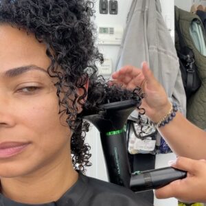 Rochelle Aytes Instagram - This is one for my curly haired girls! 
 Get you a spray bottle, a wide tooth brush, leave in conditioner / mousse, diffuser and some patience. 😊🤣
Love @patternbeauty products by @traceeellisross