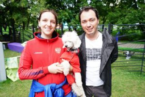 Rodion Gazmanov Instagram - Сейчас в столичном парке Музеон проходит городской фестиваль «Территория будущего. Москва 2030». Очень круто, что на таком важном мероприятии не забыли про братьев наших меньших и специально для них организовали отдельную площадку «Питомцы».

Погуляв по площадке, познакомился там с чудесным пёселем по кличке Фигаро, который с азартом выполнял команды своего тренера — садился, ложился и показывал трюки.

Ну и, разумеется, было много вопросов о Шелдоне. Поделился своим многолетним опытом общения с ним. Он у меня парень с характером, поэтому было, что рассказать!))

А какие домашние животные есть у вас? Если пока нет, то какого питомца хотели бы?