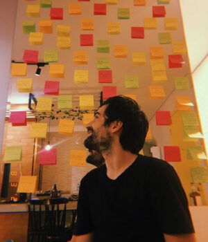 Rodolfo Valente Instagram - Coração cheio de felicidade por tanto amor recebido. Obrigado a cada uma das pessoas que fazem desse caminhar tão especial. Que esse 28 seja leve e que possamos estar lado a lado mais uma vez. Só vem ❤️🥳