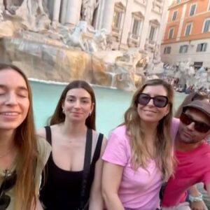 Rodrigo Sepúlveda Instagram - Ojalá se cumplan ❤️❤️🙏🙏🔥🔥!!
FONTANA DI TREVI , ROMA 
@renisepulveda.z @javisepulvedaz_ @polajoyas.cl 
#Sepu