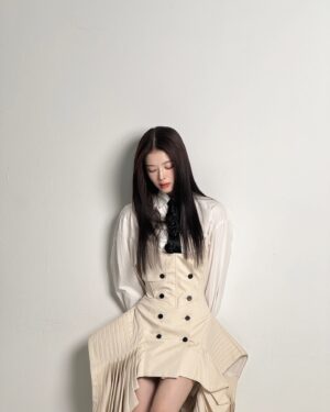 Roh Jeong-eui Instagram - 열심히 꾸며봤습니다 .. 🖤