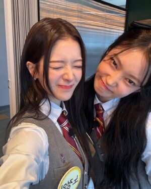 Roh Jeong-eui Instagram - 오늘 밤 8시 50분! 아는 형님에 우리 하이라키즈가 나옵니다!
#아는형님 #하이라키

너무 행복했었던 날🐣