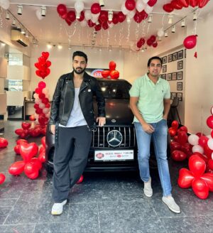 Rohit Suchanti Instagram - Happy Valentine’s Day To Me ❤️😍🧿🫶🏻
Missed you today @rajnisuchanti @sandeepsuchanti @shobhitjain88 @monikasuchanti 

Thank you @bigboytoyz_india for being so wonderful and helpful ☺️