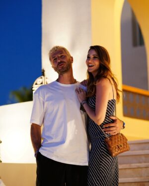 Rojda Demirer Instagram - 5 🫶nice yillarimiza 🙏😘 
#1temmuz2019
#fifthaniversary 🥂